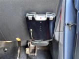 【ETC】有料道路を利用する際に料金所で停止することなく通過できる、ETC車載器(ノンストップ自動料金収受システム機器)が装備されています。セットアップを行うことで利用可能になります。