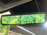 【デジタルインナーミラー】後席の大きな荷物や同乗者で後方が確認しづらい時でも安心!カメラが撮影した車両後方の映像をルームミラー内に表示。クリアな視界で状況の確認が可能です!