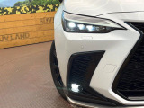 【三眼LEDヘッドライト】スタイリッシュな見た目の三眼LEDヘッドライトを装備♪スタイルだけでなく、夜間の走行も視界良好で安心してお乗りいただけます。