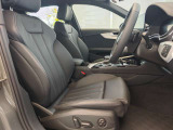 ホールド性のあるフロントシートは、素材が柔らかすぎず、運転での疲労を軽減して安全運転に寄与します。
