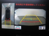 パノラミックビューモニター付きです。 車両を上から見たような映像をディスプレイオーディオ画面に表示。 運転席からの目視だけでは見にくい、車両周辺の状況をリアルタイムでしっかり確認できます。