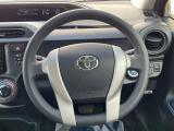インテリアに合わせたデザインのステアリングは、運転される方のことも考え、運転しやすい形状、大きさです。是非一度、実際に触ってお確かめください。