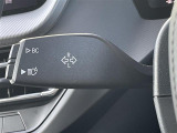 【オートライト(AUTO)】外の明るさをシステムが感知して、自動でヘッドライトが点灯します。ヘッドライトをつけ忘れを防ぐ便利機能です。