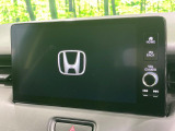 【純正ナビ】人気の純正ナビを装備しております。ナビの使いやすさはもちろん、オーディオ機能も充実!キャンプや旅行はもちろん、通勤や買い物など普段のドライブも楽しくなるはず♪