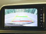 【バックカメラ】駐車時に後方がリアルタイム映像で確認できます。大型商業施設や立体駐車場での駐車時や、夜間のバック時に大活躍!運転スキルに関わらず、今や必須となった装備のひとつです!