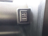 USB端子とHDMI端子の接続ソケットが装着されています。