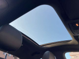メルセデス・ベンツの定める厳しい基準をクリアしたお車のみをご案内させて頂きます。納車前整備はメーカー規定に基づき100項目以上にも及ぶ点検を熟練のメカニックによって行いご納車させて頂きます。