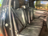 後部座席も気になる運転席シート廻りは使用感も少なく、良好な状態となっています。前オーナー様が丁寧に使っていたことがよくわかりますね。ようなキズ・汚れやへたり等、大きなダメージはなく、良好な状態です。