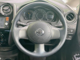 インテリアに合わせたデザインのステアリングは、運転される方のことも考え、運転しやすい形状、大きさです。是非一度、実際に触ってお確かめください。