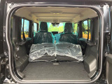 積み下ろしのしやすいデッキにはたっぷりと荷物を積み込んでいただけます。遊びから仕事まで、様々なシーンで頼れます♪