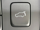 【パワーバックドア】スマートキーや運転席のボタンを押すだけでリアゲートが自動で開閉します!荷物を持っている時や、高い位置にあるバックドアを閉める際に便利な機能です♪