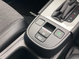 パーキングブレーキは電子制御パーキングブレーキです。