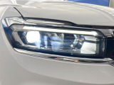 ●LEDヘッドライト:夜間走行時も良好な視界を確保し安心して運転できる高輝度LEDヘッドライトを装備!点灯速度が早く、消費電力も抑えられています。