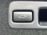 【パワーバックドア】スマートキーや運転席のボタンを押すだけでリアゲートが自動で開閉します!荷物を持っている時や、高い位置にあるバックドアを閉める際に便利な機能です♪