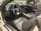 メルセデス・ベンツの定める厳しい基準をクリアしたお車のみをご案内させて頂きます。納車前整備はメーカー規定に基づき100項目以上にも及ぶ点検を熟練のメカニックによって行いご納車させて頂きます。