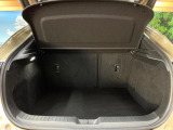 積み下ろしのしやすいデッキにはたっぷりと荷物を積み込んでいただけます。遊びから仕事まで、様々なシーンで頼れます♪