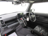 ダイハツのお店では、ダイハツ車を知り尽くしたプロフェッショナルが、専用の診断機器を使って各システムを点検しております。