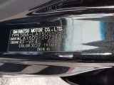 【コーションプレート】には製造元や車体番号、車体色番号といった車両の詳細な情報が記載されております。