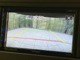 【バックカメラ】駐車時に後方がリアルタイム映像で確認できます。大型商業施設や立体駐車場での駐車時や、夜間のバック時に大活躍!運転スキルに関わらず、今や必須となった装備のひとつです!
