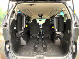 普段のお買い物や通勤、送迎等に十分な荷室スペースを確保しております。セカンドシートを倒すと、大きな荷物の積載も可能です♪