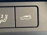 【パワーバックドア】スマートキーや運転席のボタンを押すだけでリアゲートが自動で開閉します!荷物を持っている時や、高い位置にあるバックドアを閉める際に便利な機能です♪