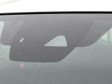【スマートブレーキサポート】走行中に前方の車両等を認識し、衝突しそうな時は警報とブレーキで衝突回避と被害軽減をアシスト。より安全にドライブをお楽しみいただけます。