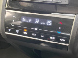 【オートエアコン】一度お好みの温度に設定すれば、車内の温度を検知し風量や温度を自動で調整。暑い…寒い…と何度もスイッチ操作をする必要はありません。快適な車内空間には必須の機能ですね♪