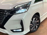 【LEDヘッドライト】悪天候や夜間走行時も良好な視界を確保し安心して運転できる高輝度LEDヘッドライトを装備!点灯速度が早く、消費電力も抑えられています。