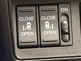 【両側パワースライドドア】スマートキーや運転席のスイッチで後席両側スライドドアの開閉が可能♪電動だから力を入れてドアを開ける必要が無く、小さなお子様でも簡単に開け閉めでき快適です♪