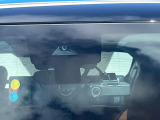 【エマージェンシーブレーキ】走行中に前方の車両等を認識し、衝突しそうな時は警報とブレーキで衝突回避と被害軽減をアシスト。より安全にドライブをお楽しみいただけます。