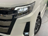 【LEDヘッドライト】悪天候や夜間走行時も良好な視界を確保し安心して運転できる高輝度LEDヘッドライトを装備!点灯速度が早く、消費電力も抑えられています。