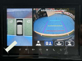 駐車もラクラク、フロント、リヤ、左右両サイドの計4カ所に設置したカメラで、車両周辺の映像を映し出し、駐車を支援するシステム。3つの視点を切替できます。
