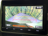 【バックカメラ】駐車時に後方がリアルタイム映像で確認できます。大型商業施設や立体駐車場での駐車時や、夜間のバック時に大活躍!運転スキルに関わらず、今や必須となった装備のひとつです!