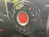 【オートエアコン】一度お好みの温度に設定すれば、車内の温度を検知し風量や温度を自動で調整。暑い…寒い…と何度もスイッチ操作をする必要はありません。快適な車内空間には必須の機能ですね♪