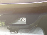 【シティブレーキアクティブシステム】低速走行中に前方の車両等を認識し、衝突しそうな時は警報とブレーキで衝突回避と被害軽減をアシスト。より安全にドライブをお楽しみいただけます。