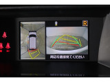 車両を上から見たような映像表示するパノラミックビューモニター付き!