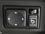【電動格納ミラー】サイドミラーは電動格納式となっており、狭い駐車場でもキズがつくリスクを抑えられます。
