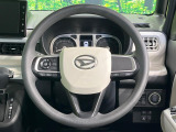 インテリアに合わせたデザインのステアリングは、運転される方のことも考え、運転しやすい形状、大きさです。是非一度、実際に触ってお確かめください。