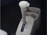 【シフトレバー】シフトもとても操作しやすいデザインになっております。運転する人の事を第一に考えた操作性の高い仕様です。
