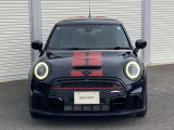 フロントマスクはどこからみてもMINIとわかるスタイルです
