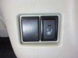 運転席はシートヒーター付きです。寒い日も快適なドライブが楽しめます♪