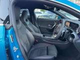 認定中古車はお車の経過年数や走行距離により1年もしくは2年間保証を付帯しております。「認定中古車保証」はメーカー保証です。全国のメルセデス正規販売店で保証を受けることができます。