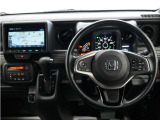 運転にかかわる様々な操作を安全に行えるように視点移動が少なく、操作性に配慮されたスイッチ類が凝縮されたコクピットです。