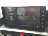 バックガイドモニターで、後方を確認しながら安心して駐車することができます。運転初心者も熟練者も必須の機能ですよ!