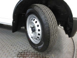 装着のタイヤサイズは「145/80R12 80/78N LT」です