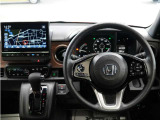 運転にかかわる様々な操作を安全に行えるように視点移動が少なく、操作性に配慮されたスイッチ類が凝縮されたコクピットです。