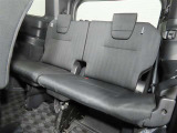 便利な5:5分割可倒式シートです。収納と乗車人数のバランスに優れています♪荷物の大きさに応じたラゲージスペースをフレキシブルに作り出せるので、シーンに応じた使い方ができます♪