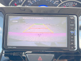 【バックカメラ】駐車時に後方がリアルタイム映像で確認できます。大型商業施設や立体駐車場での駐車時や、夜間のバック時に大活躍!運転スキルに関わらず、今や必須となった装備のひとつです!