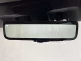 後方確認をミラーではなくカメラ映像で確認出来るデジタルインナーミラーを搭載!荷物があり、後方確認が出来ない時や雨天時などにとても便利☆