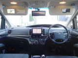 運転席・助手席ともにバニティミラーが備わっていますので、車の外に出る前にパパッと身だしなみをチェックすることができて便利ですよ♪